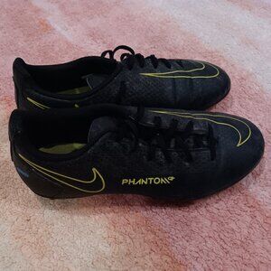 Nike Phantom cleats size 6